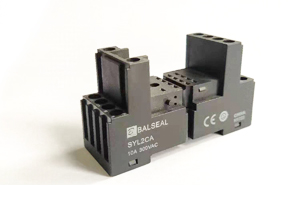 Relay socket